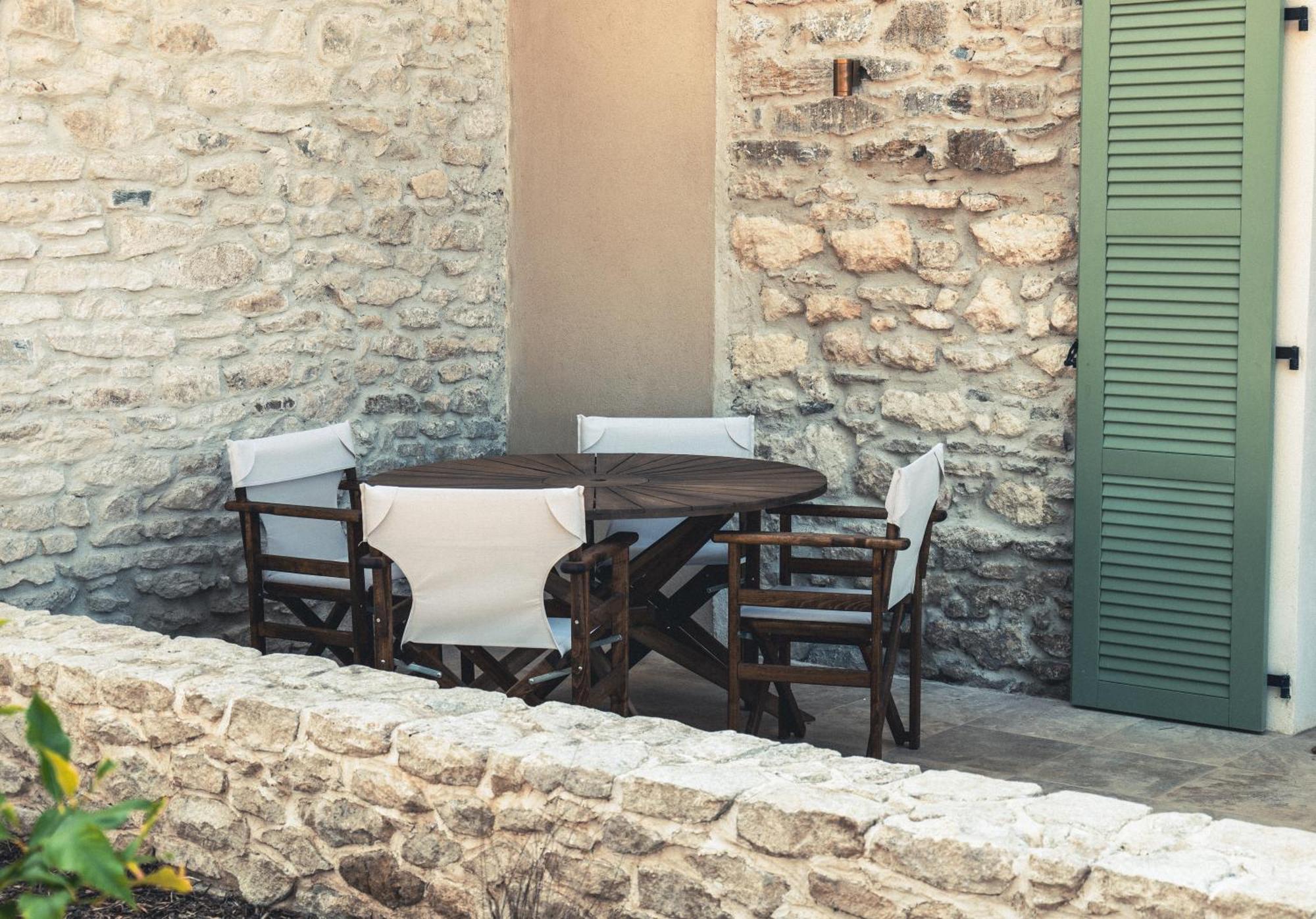Boutique Hotel Responsable Et Restaurant Basgi Basgi Сен-Флоран Екстериор снимка