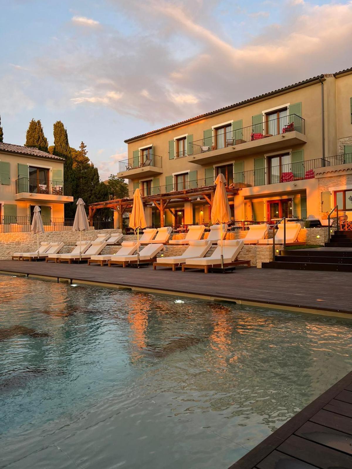 Boutique Hotel Responsable Et Restaurant Basgi Basgi Сен-Флоран Екстериор снимка