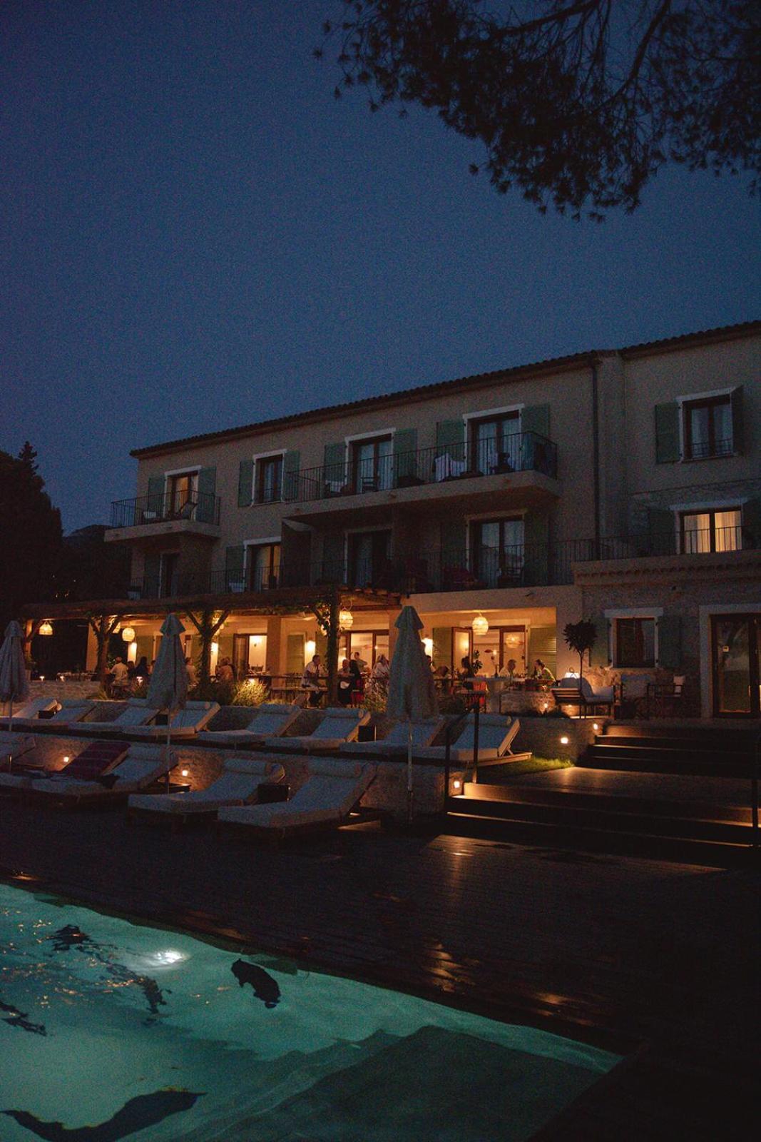 Boutique Hotel Responsable Et Restaurant Basgi Basgi Сен-Флоран Екстериор снимка