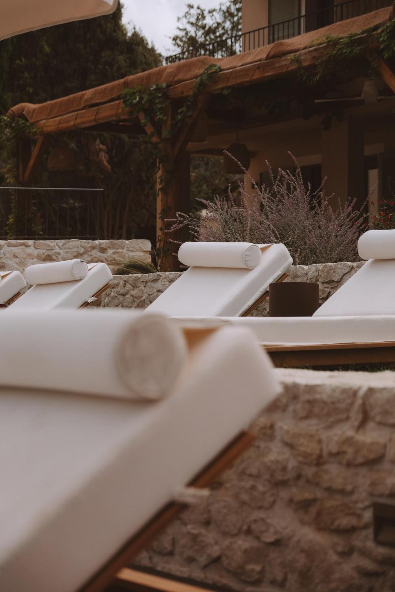 Boutique Hotel Responsable Et Restaurant Basgi Basgi Сен-Флоран Екстериор снимка