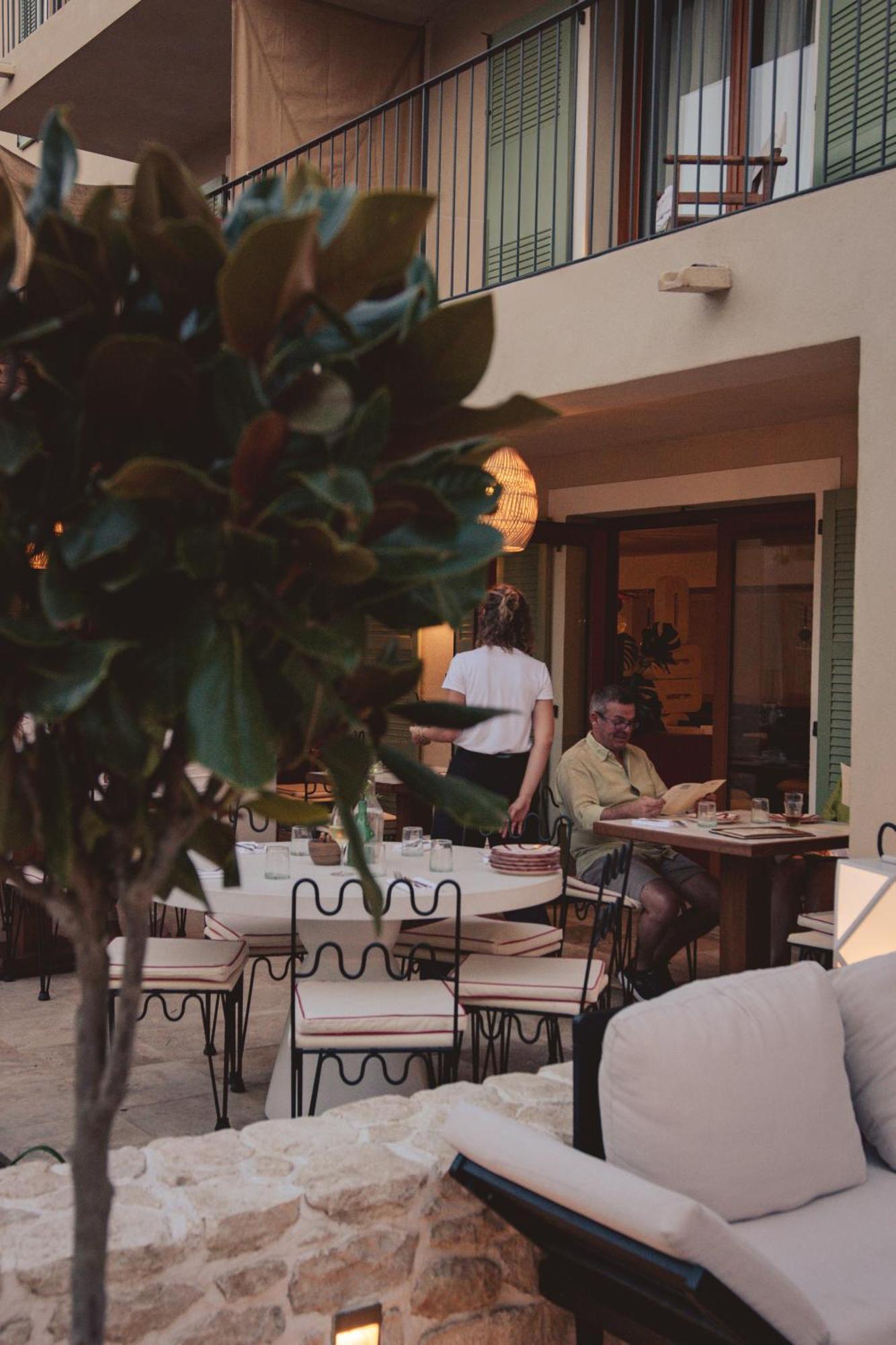 Boutique Hotel Responsable Et Restaurant Basgi Basgi Сен-Флоран Екстериор снимка